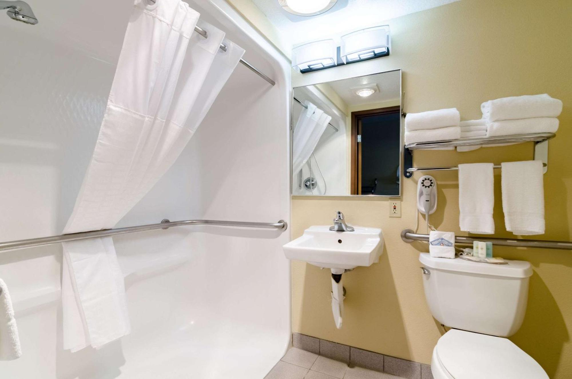 Comfort Inn Colby Εξωτερικό φωτογραφία