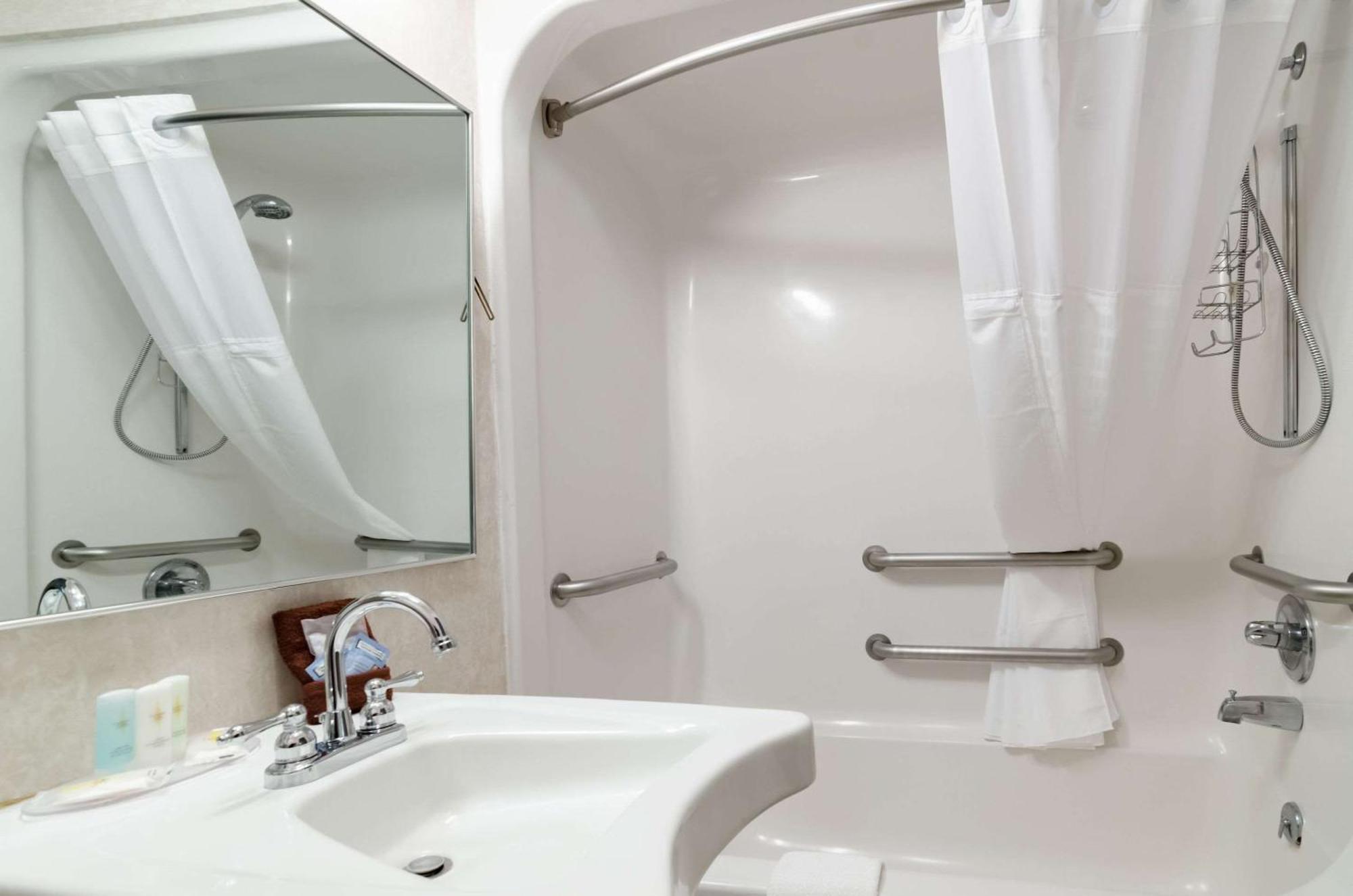 Comfort Inn Colby Εξωτερικό φωτογραφία